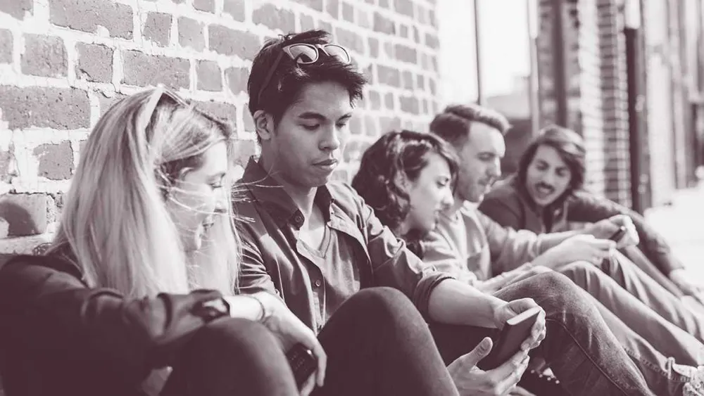 El Phubbing en adolescentes y adultos